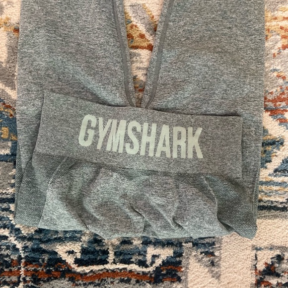 Women’s gym shark leggings - Picture 3 of 3